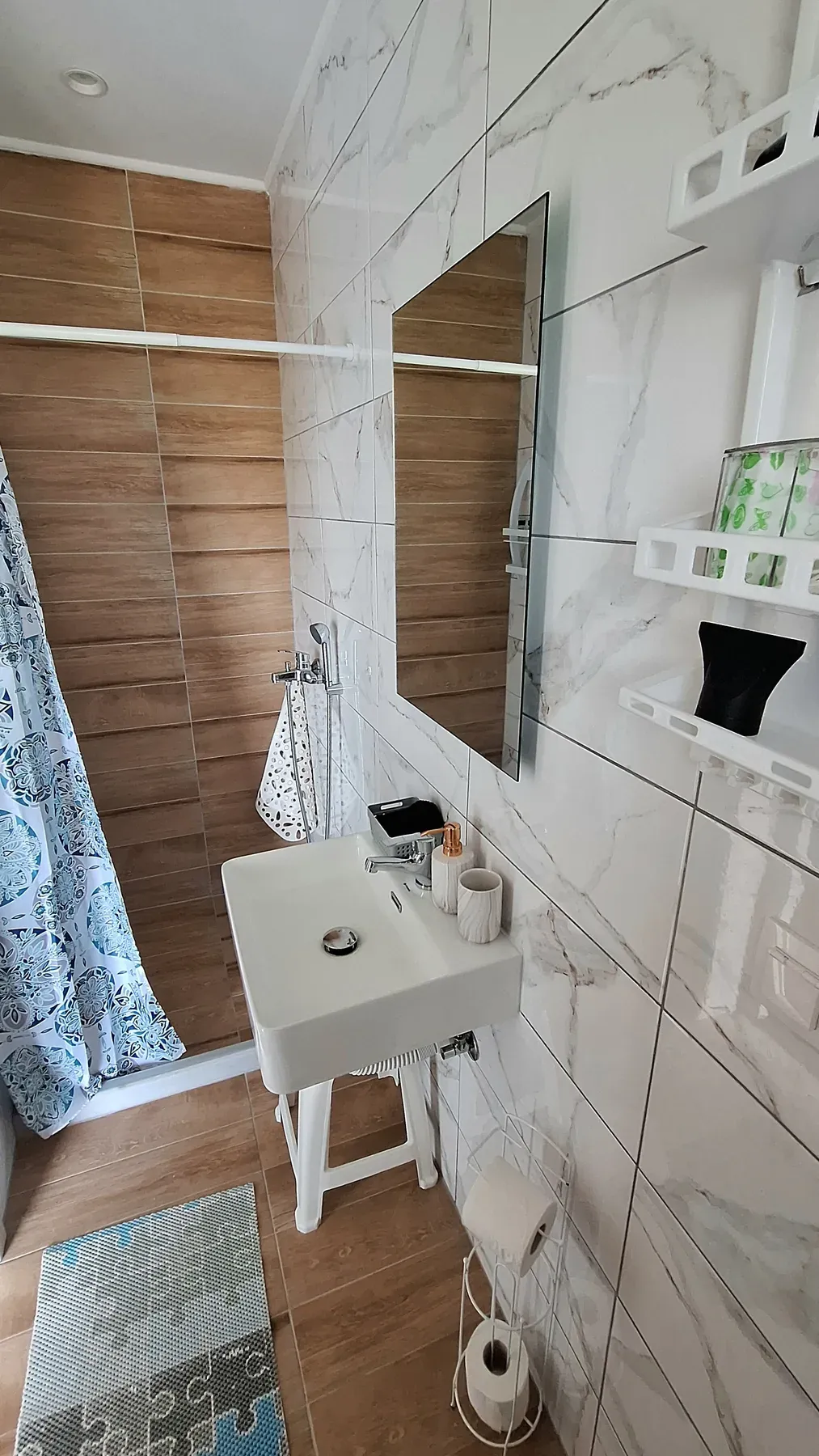 Private bathroom in Apartment 8 at Antzela Apartments