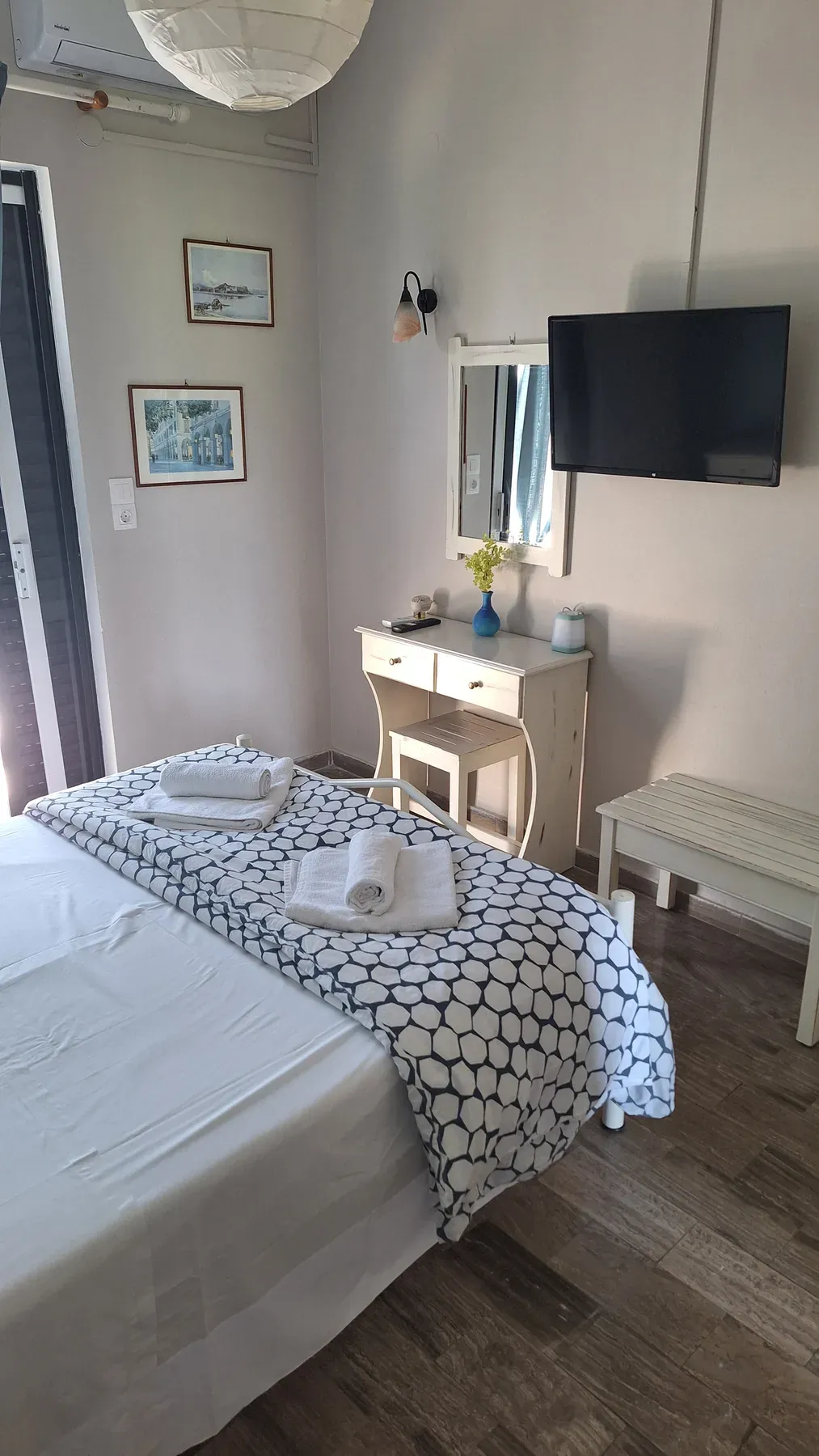 Main room in Apartment 10 at Antzela Apartments