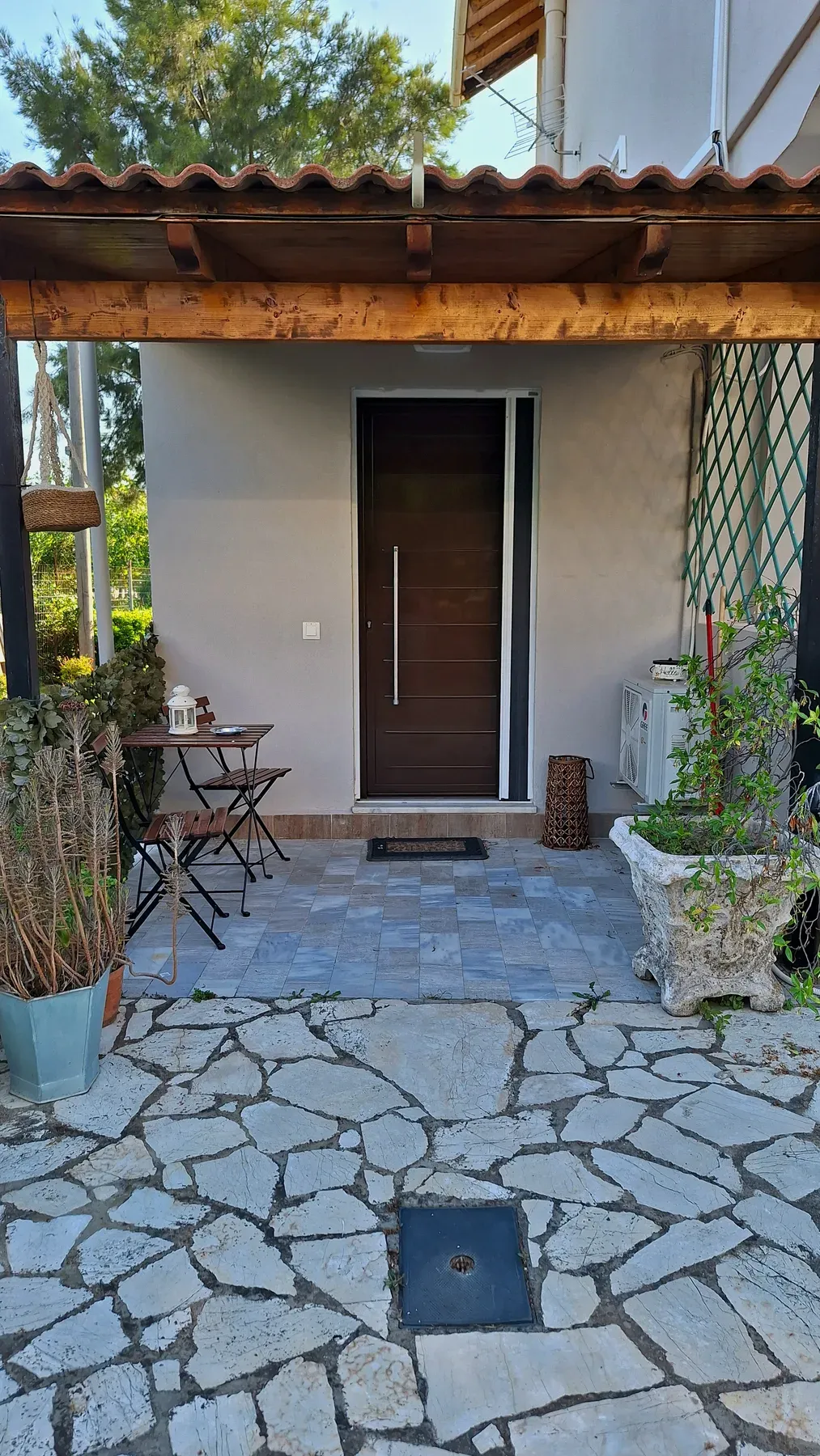 Apartment entrance in Apartment 11 at Antzela Apartments